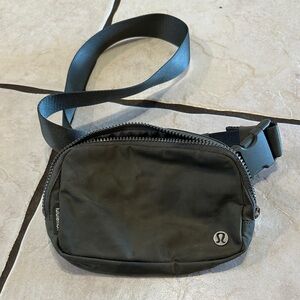 Lululemon Everywhere Belt Bag Grey Sage